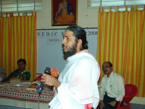 Sri Ramakrishna Udupa presenting his papers